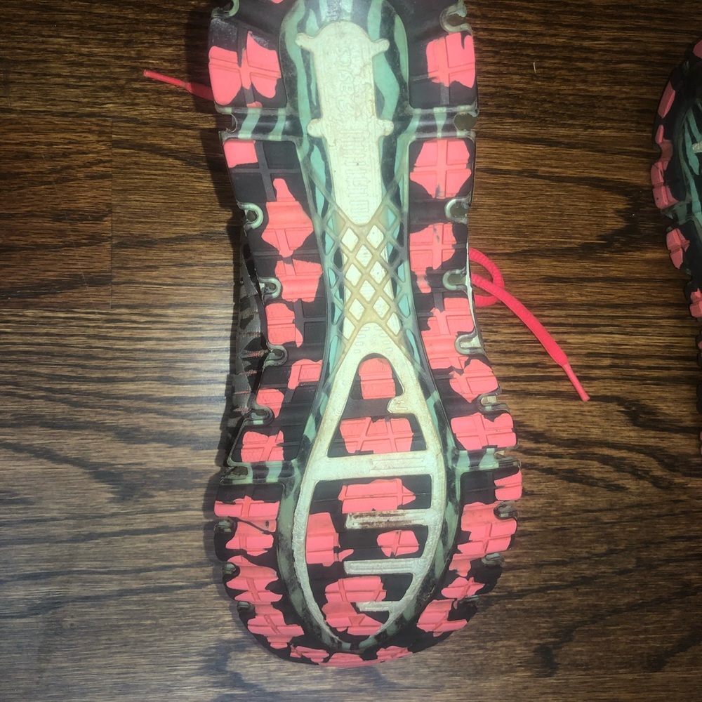 Running Shoes - Picture 2 of 4